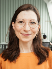 Portraet von Bernadett Zingler.